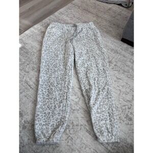 Muk Luks Leopard Print Fleece Pajama Pants Grey White Fuzzy Lounge Womens Medium